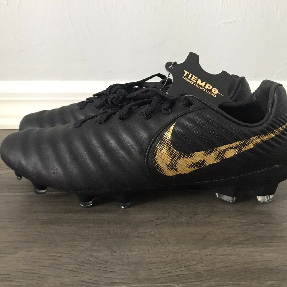New men’s size 6.5 Nike Tiempo Legend 7 BQ7194-077 Soccer Cleats